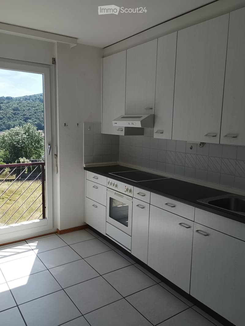 Miete 4,5 Zimmer in Ponte Tresa, höher gelegene Zone am Hügel (2)