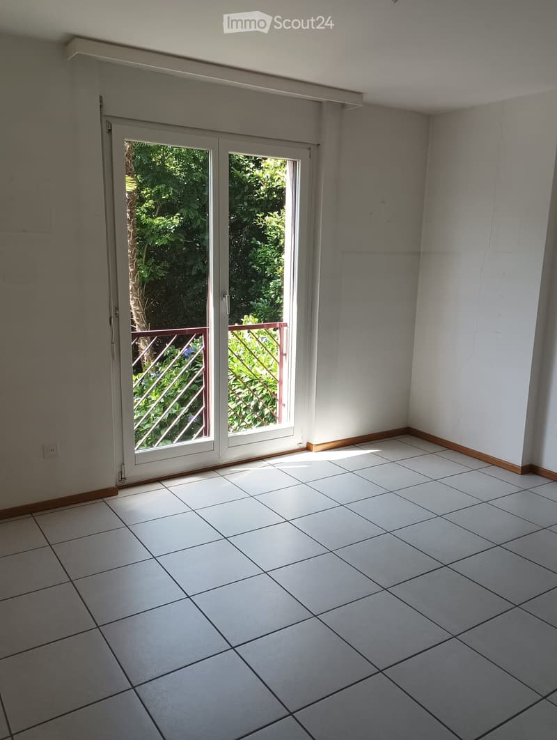 Miete 4,5 Zimmer in Ponte Tresa, höher gelegene Zone am Hügel (3)