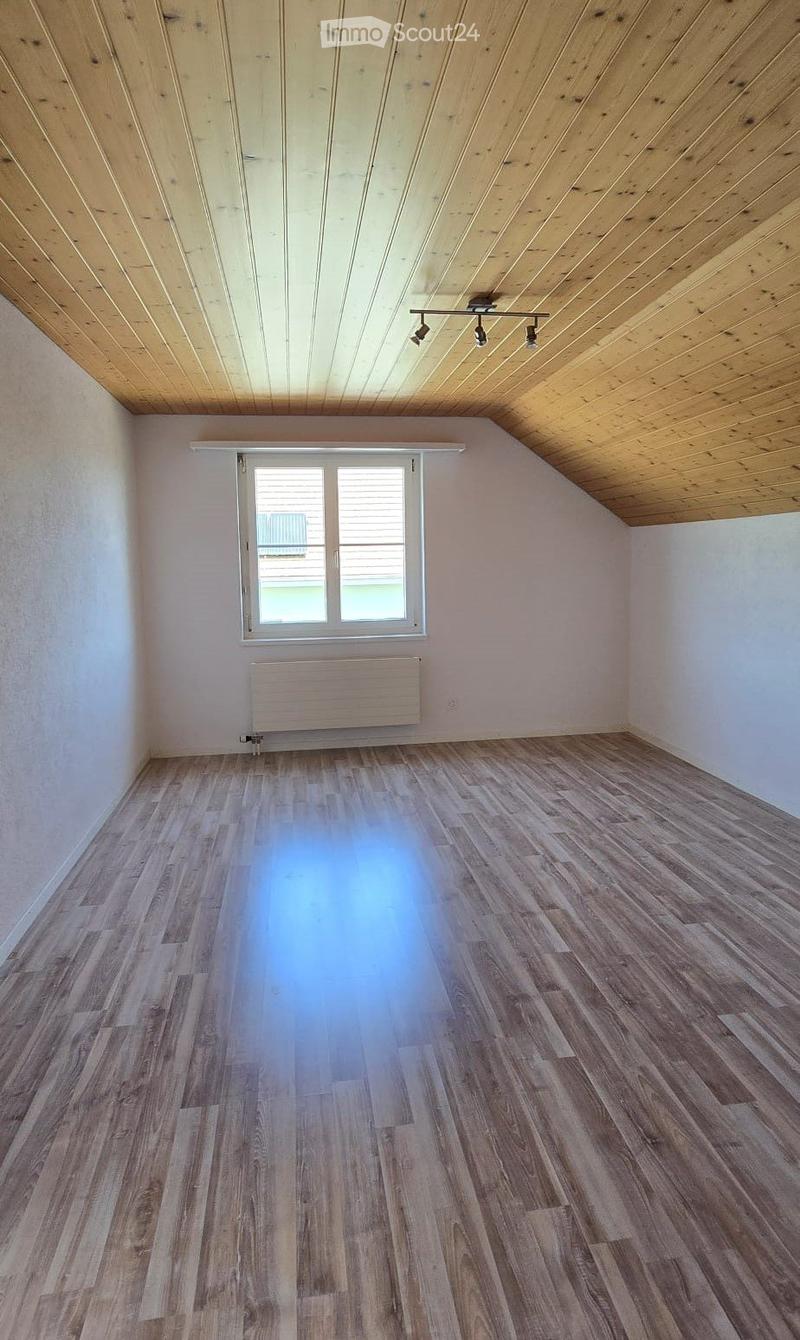 Ampio appartamento maisonette di 5 locali con balcone a Boningen (3)