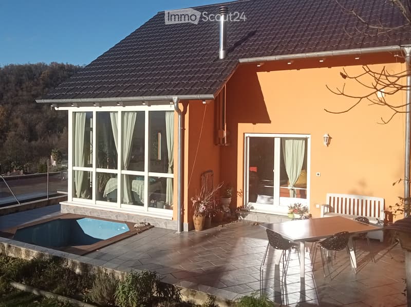 Vendesi casa unifamiliare con giardino (1)
