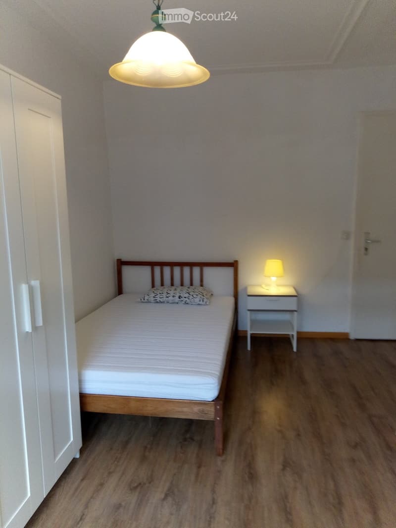 Camera ammobiliata in condivisione con letto matrimoniale disponibile immediatamente (1)