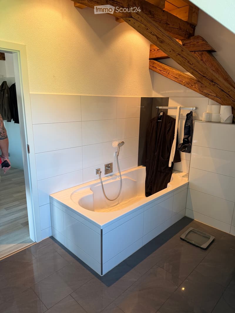 Appartement moderne et lumineux de 1 chambre avec 120m² à louer (3)