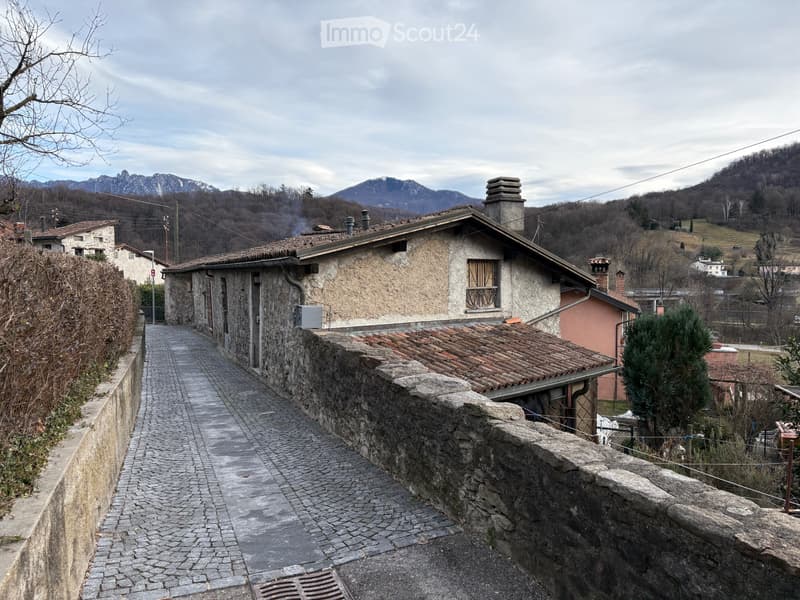 Rustic houses to be renovated in the core of Taverne, price negotiable (1)