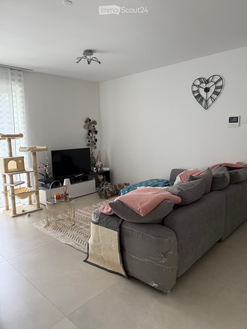 Two-room apartment in residential area with swimming pool (2)