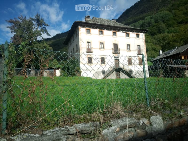 Beautiful Villa 1748 with 1450 m2 building land (2)