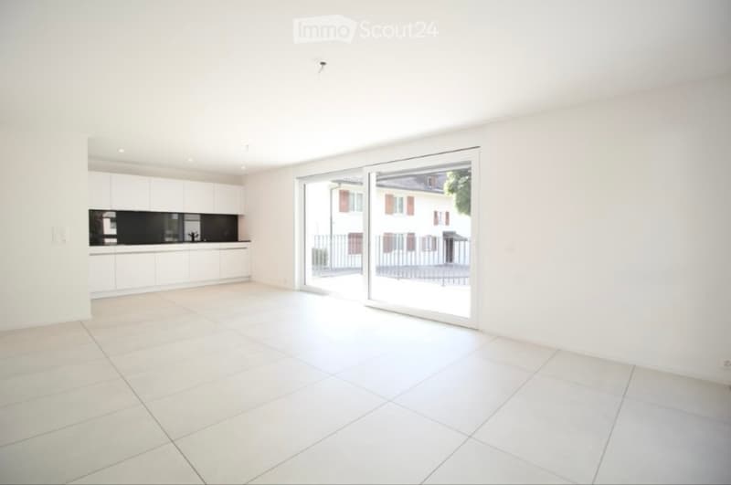 Appartement en rez-de-chaussée de 2,5 pièces lumineux avec norme de construction moderne (1)