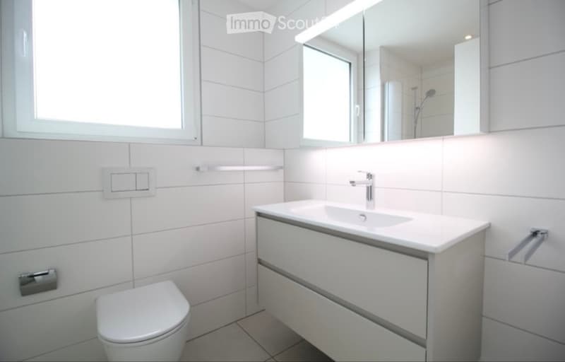 Appartement en rez-de-chaussée de 2,5 pièces lumineux avec norme de construction moderne (5)