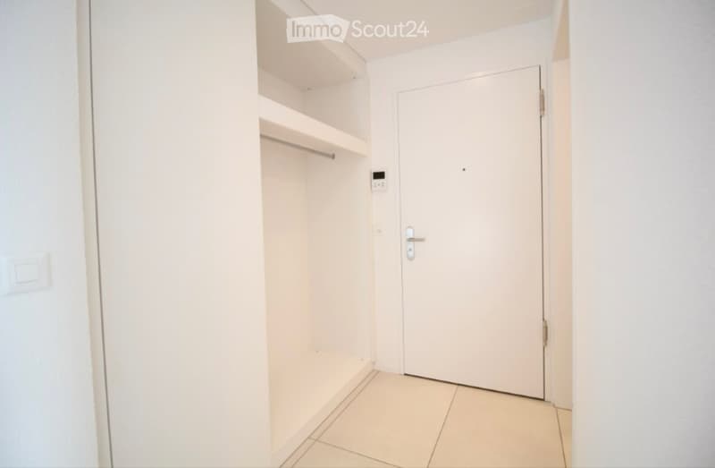Appartement en rez-de-chaussée de 2,5 pièces lumineux avec norme de construction moderne (2)