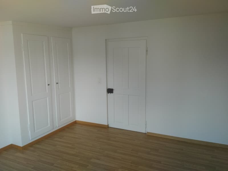 Appartamento 3.5 locali con balcone, garage & giardino a Biglen (1)