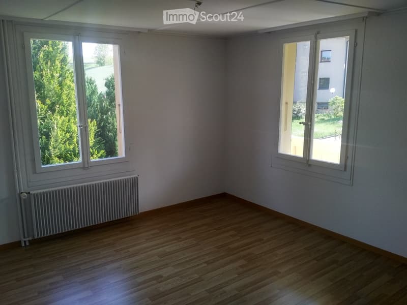Appartamento 3.5 locali con balcone, garage & giardino a Biglen (2)