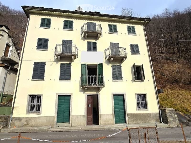 Einfamilienhaus zum renovieren mit Grundstück (1)