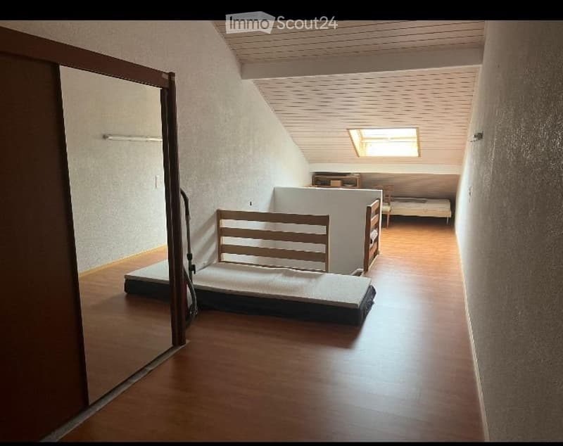 Sous-locataire pour 1 chambre et grenier / étage supérieur (2)
