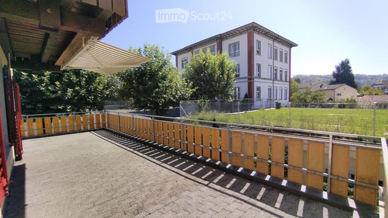 Sonnige 4.5 Zimmer-Wohnung mit grosser Terrasse (9)