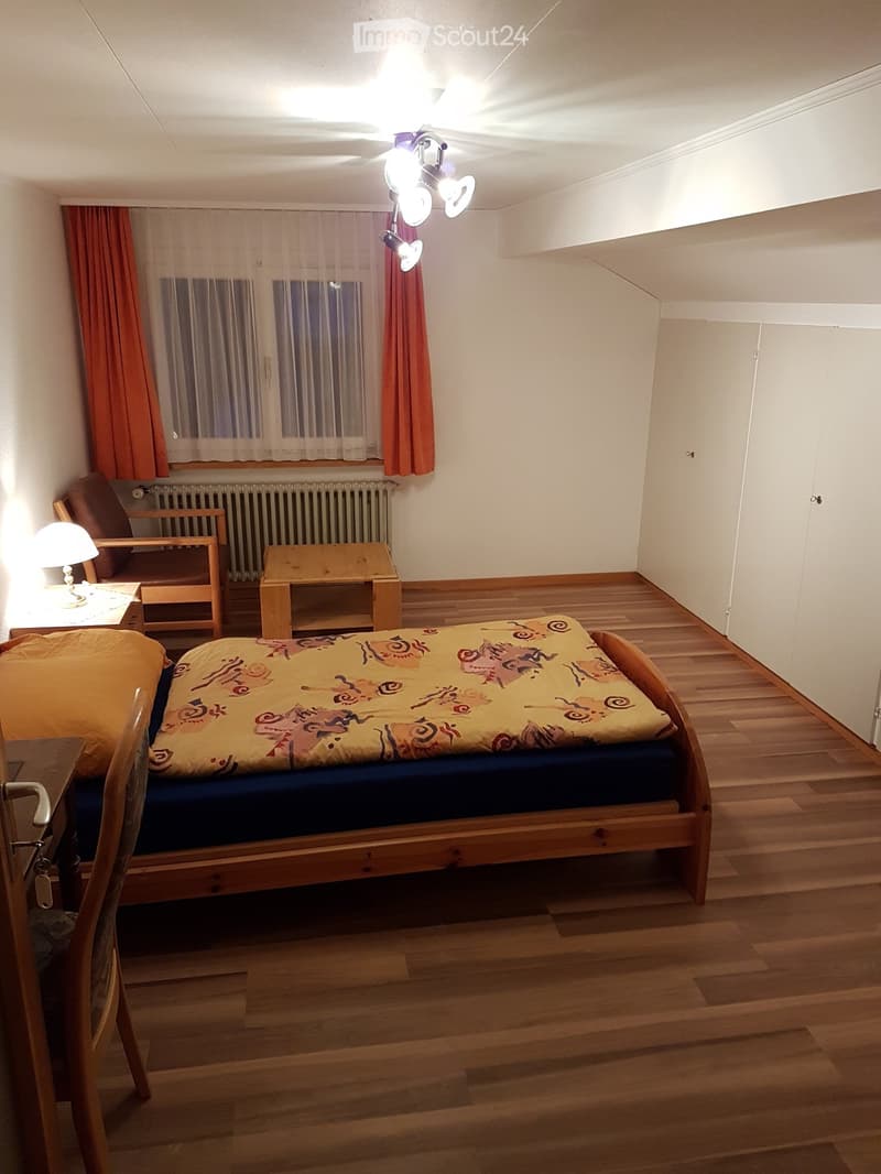 Zimmer möbliert mit Küchenbenützung / Etagendusche/WC (2)