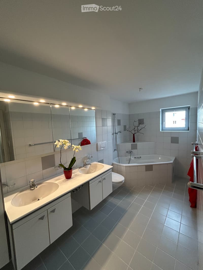 4, 5 - Zimmer Maisonettewohnung /Balkon/Garage/Parkplätze (9)