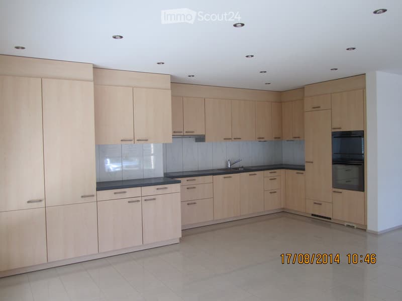 Very modern 2.5 room apartment 78 m2 in sunny and quiet location (4)