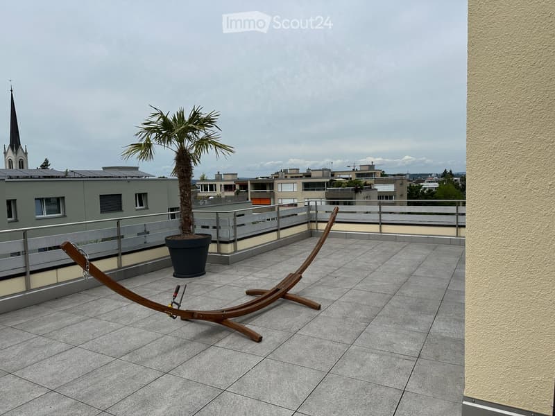 Appartement en attique aéré, situé au centre-ville mais calme (2)