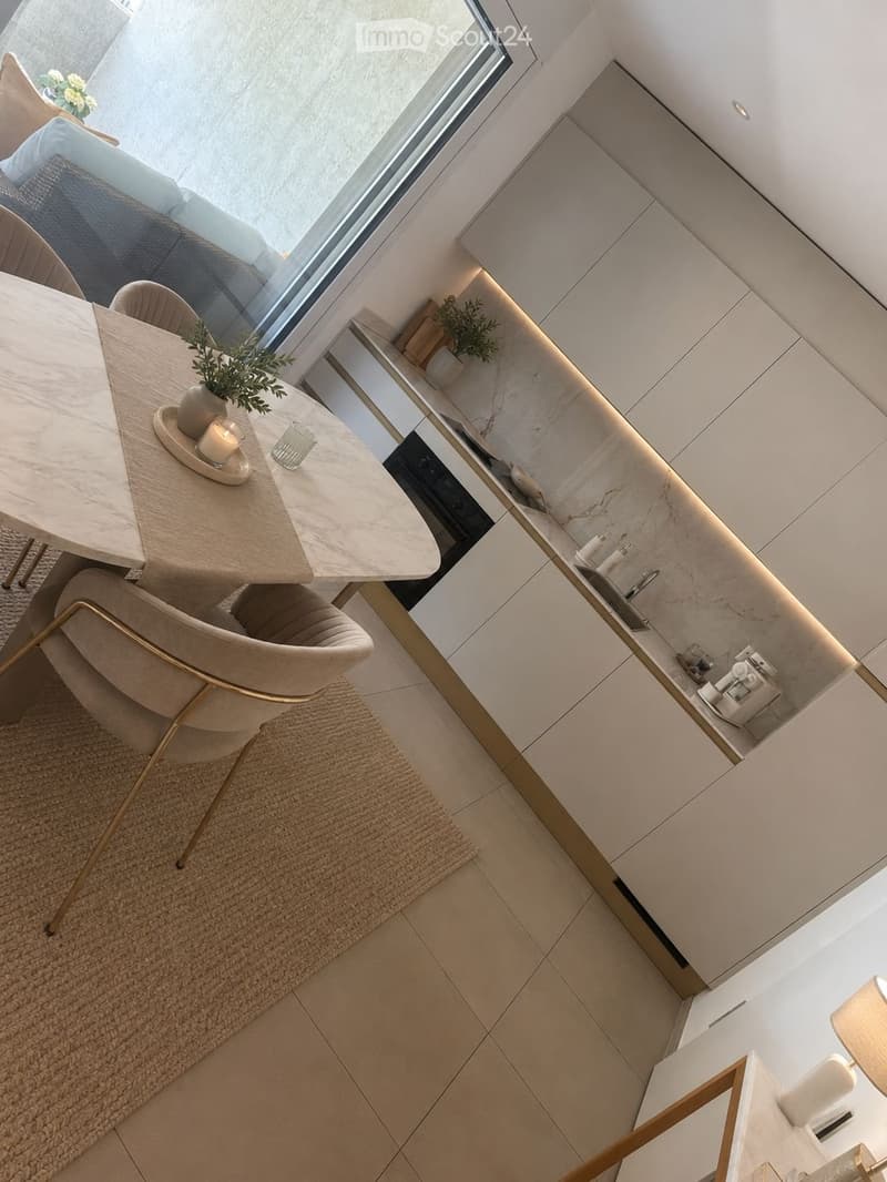 Modern apartment with internal laundry, large terrace (2)