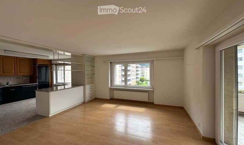 Bright 4.5-room apartment on the 3rd floor with elevator in Brunnen (2)