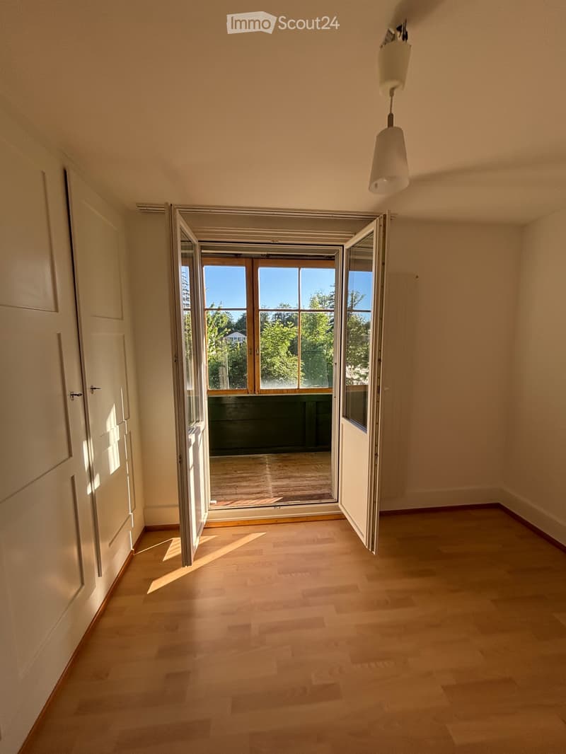 Bel appartement ancien de 4,5 pièces à louer. (1)
