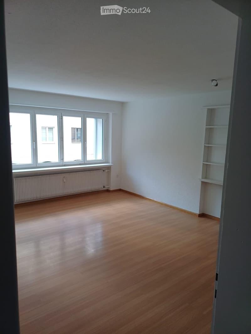 Chambre lumineuse en sous-location à Schiers, très près de la gare (1)