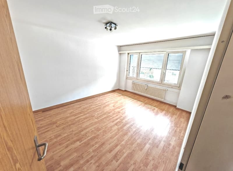 Appartamento di 3 locali ben curato con balcone & posto auto (2)