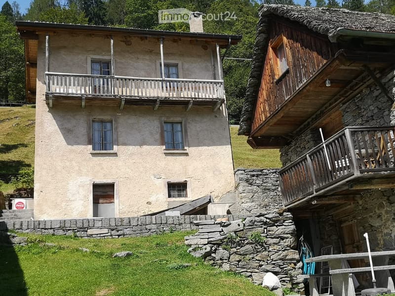 Casa unifamiliare da ristrutturare con ampio terreno (3)