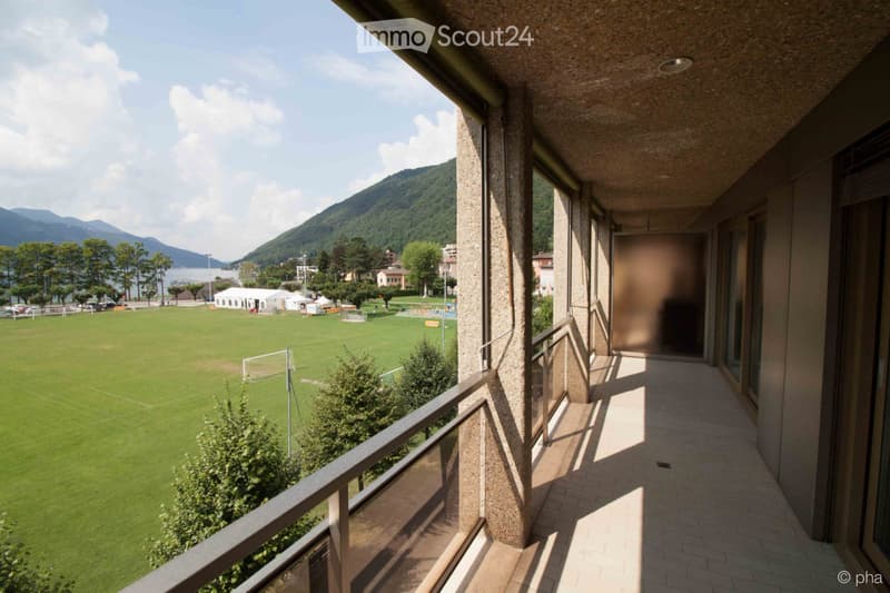 Affittasi luminoso 2.5 a Melide con terrazzo vista lago (1)