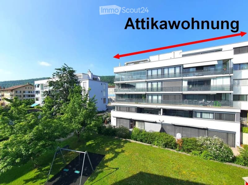 Appartement en attique de 4,5 pièces : central, moderne et ensoleillé (1)