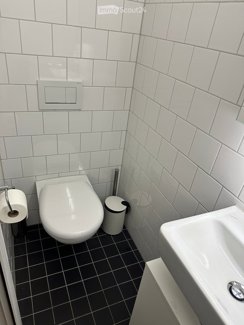 Helles, voll möbliertes Zimmer mit Zooblick (4)