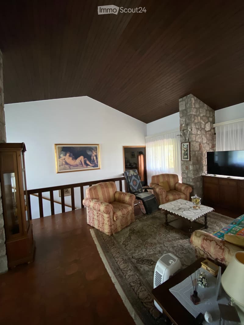 Villa avec grand terrain constructible à Tremona (5)