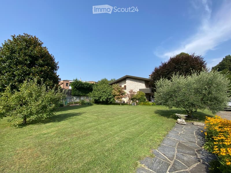 Villa avec grand terrain constructible à Tremona (1)
