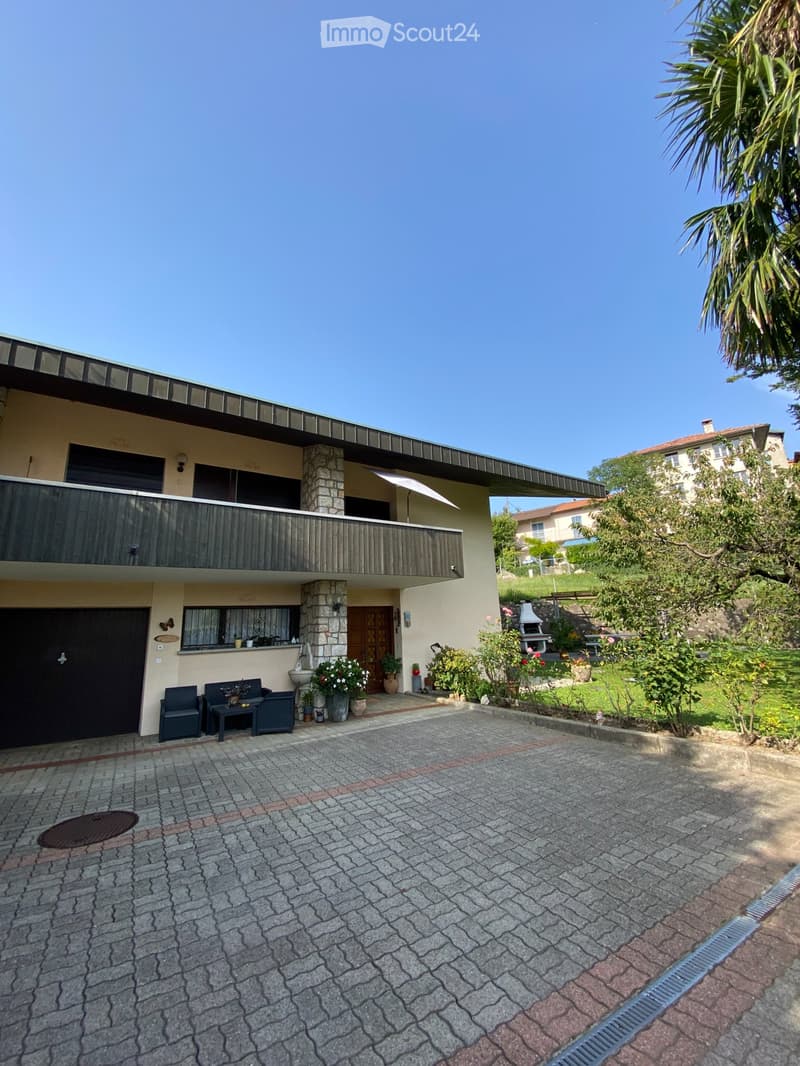 Villa avec grand terrain constructible à Tremona (3)