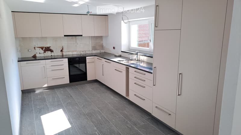 Neu renovierte Wohnung auf dem Land mit grosszügigem Balkon (3)