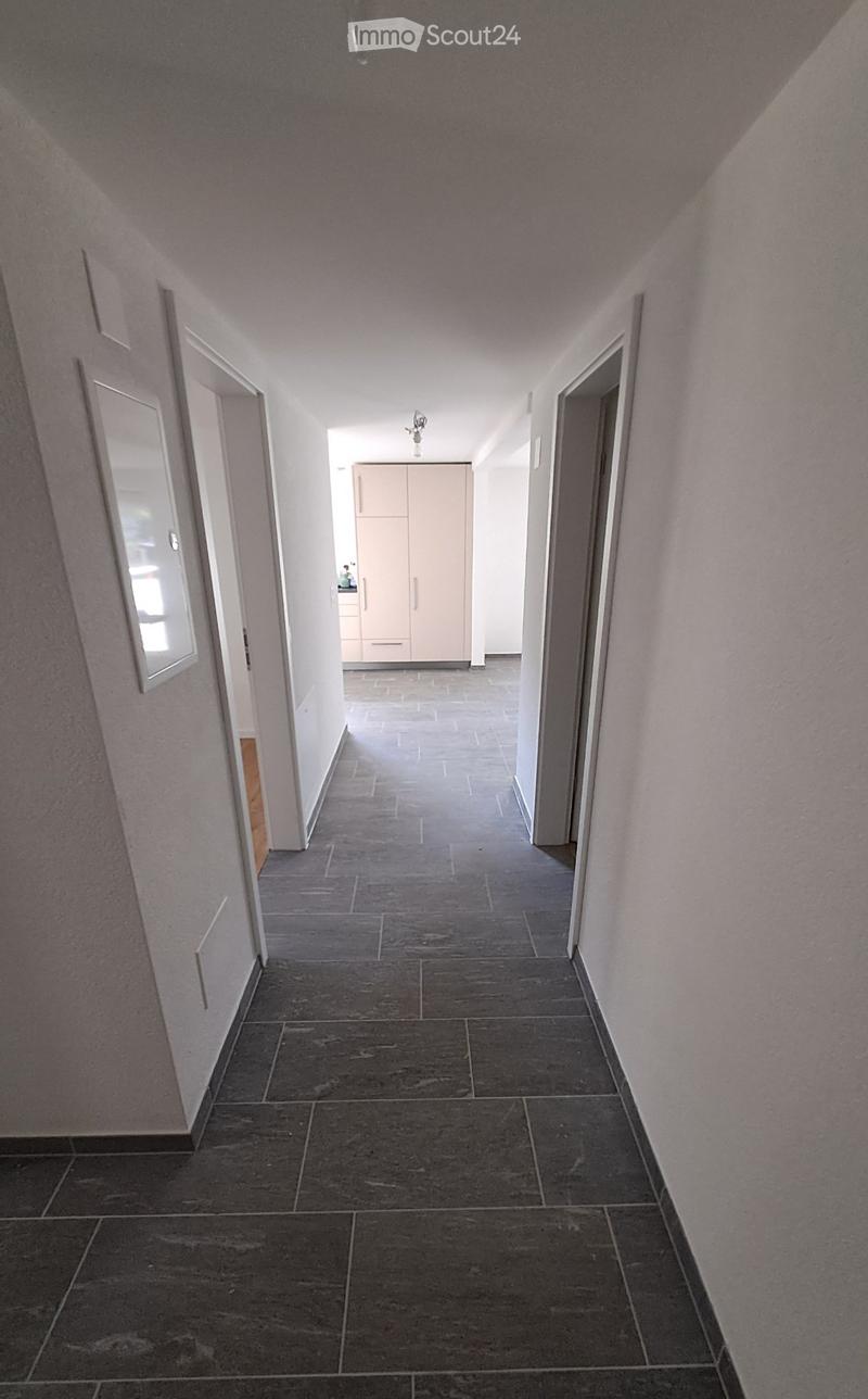 Neu renovierte Wohnung auf dem Land mit grosszügigem Balkon (6)