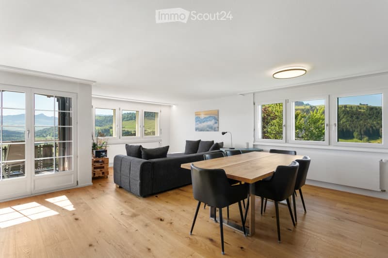 Appartement de 4,5 pièces rénové dans un environnement verdoyant avec vue imprenable (2)