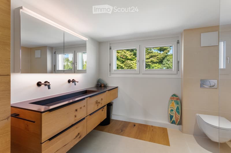 Appartement de 4,5 pièces rénové dans un environnement verdoyant avec vue imprenable (5)