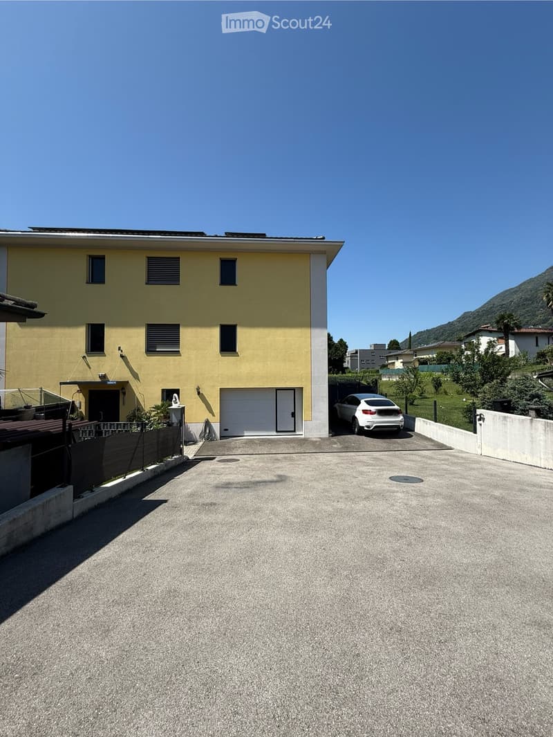 Casa bifamiliare a Sementina (1)