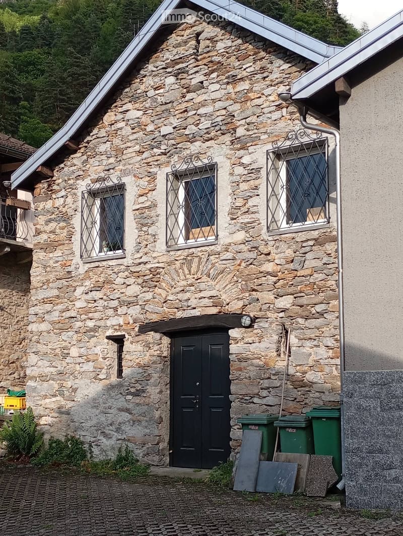 Selling house with basement at a rate (4)