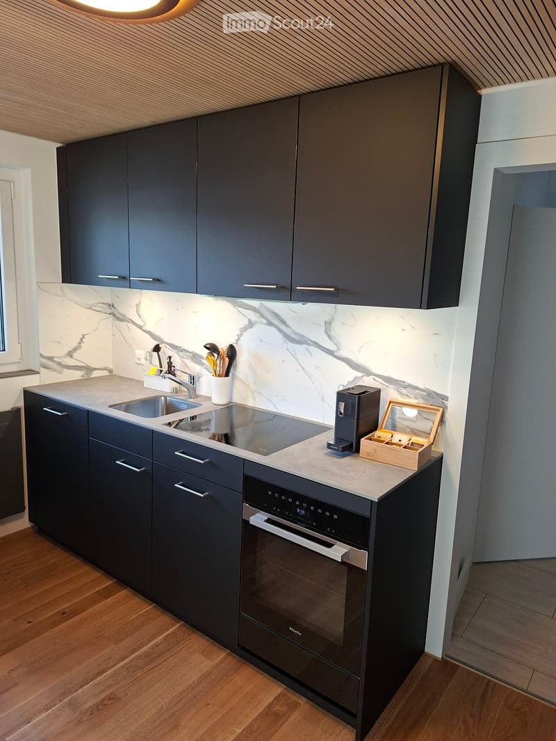 Möblierte 2.5-Zimmer-Wohnung mit Balkon in Thierachern/Thun (3)