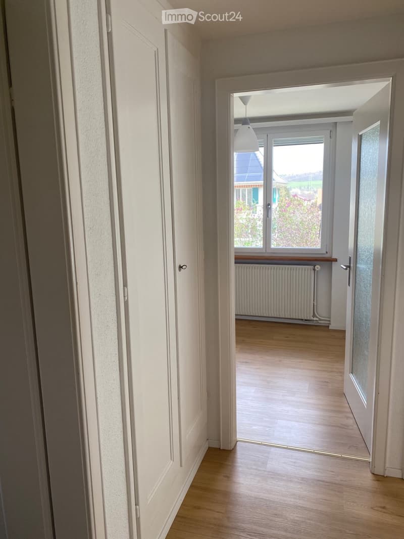 Helle 4-Zimmer Wohnung mit Balkon in Wimmis (2)