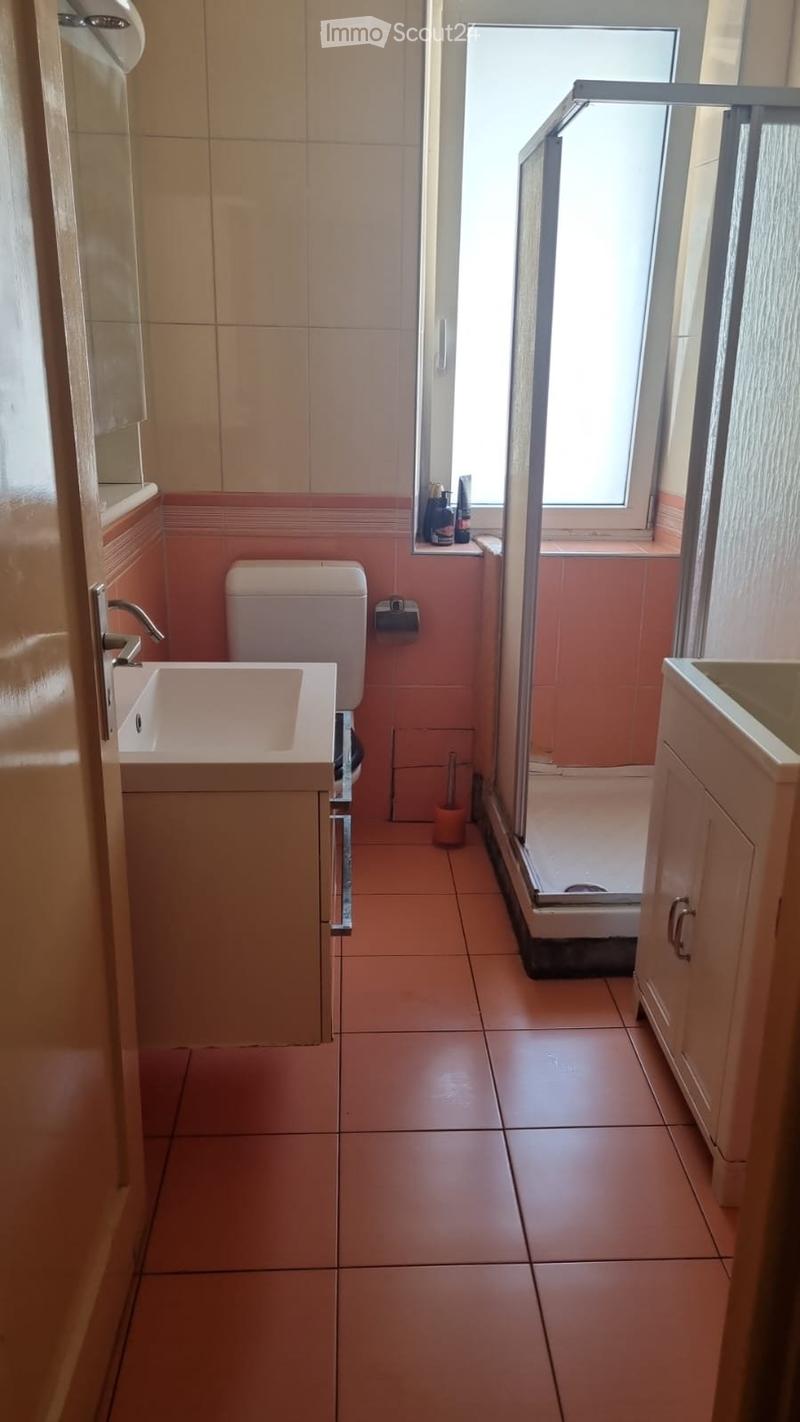 Camera in appartamento condiviso (2)