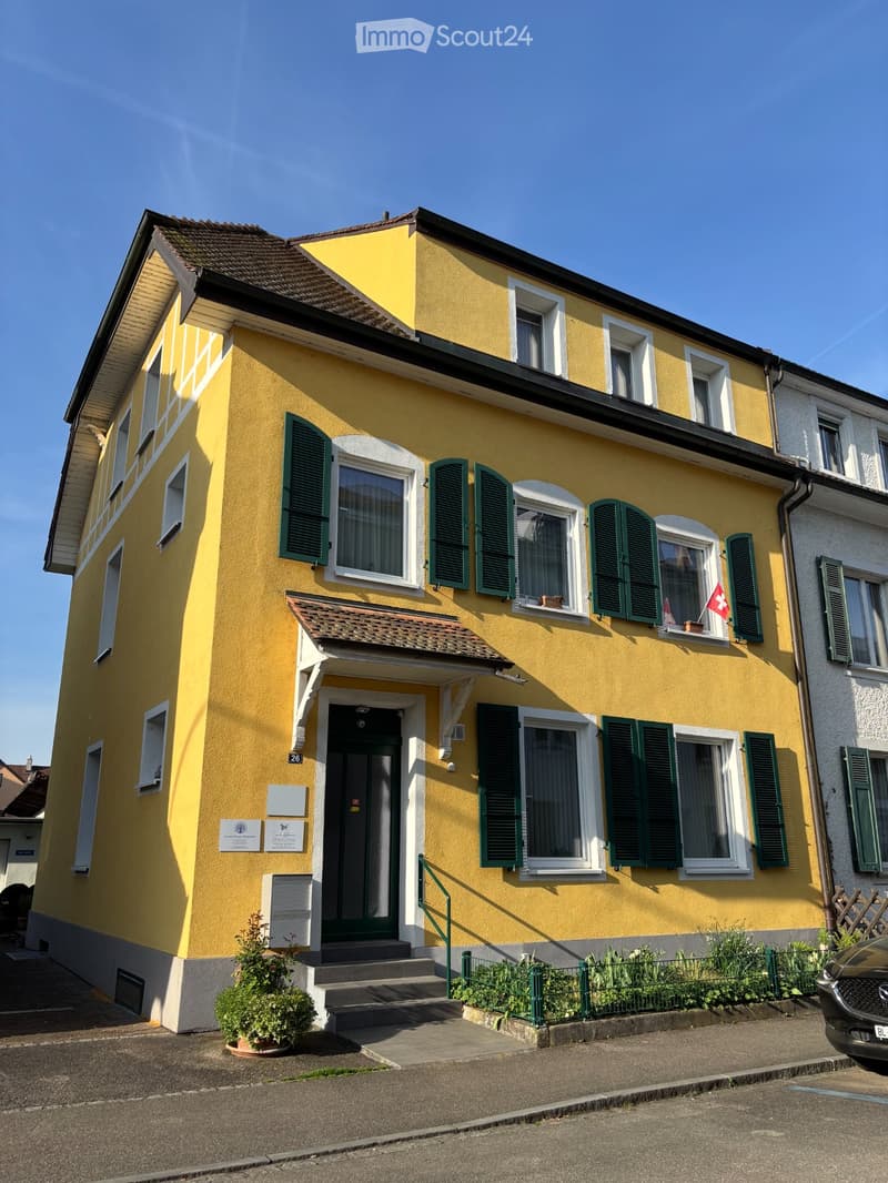 Casa con appartamento, garage, ripostiglio, cortile (3)