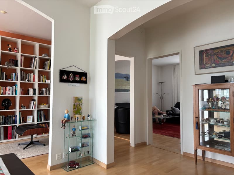 Casa di periferia ben curata con cortile / casa per generazioni (3)