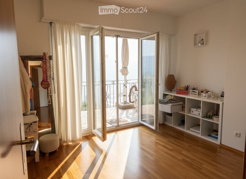 Bright apartment with lake view in Porza (3)