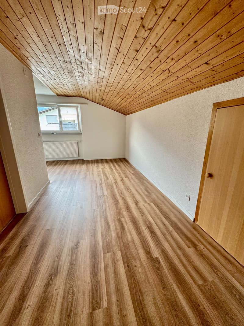 Spacious 3.5-room attic apartment with 110m2 living space (3)