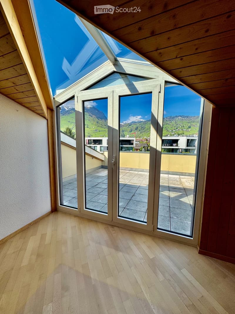 Spacious 3.5-room attic apartment with 110m2 living space (4)