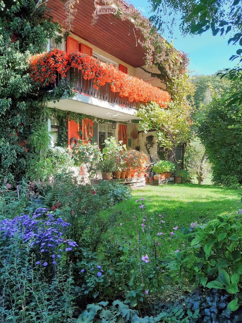 Hausteil am Waldrand im Rafzerfeld mit grossem Garten (1)