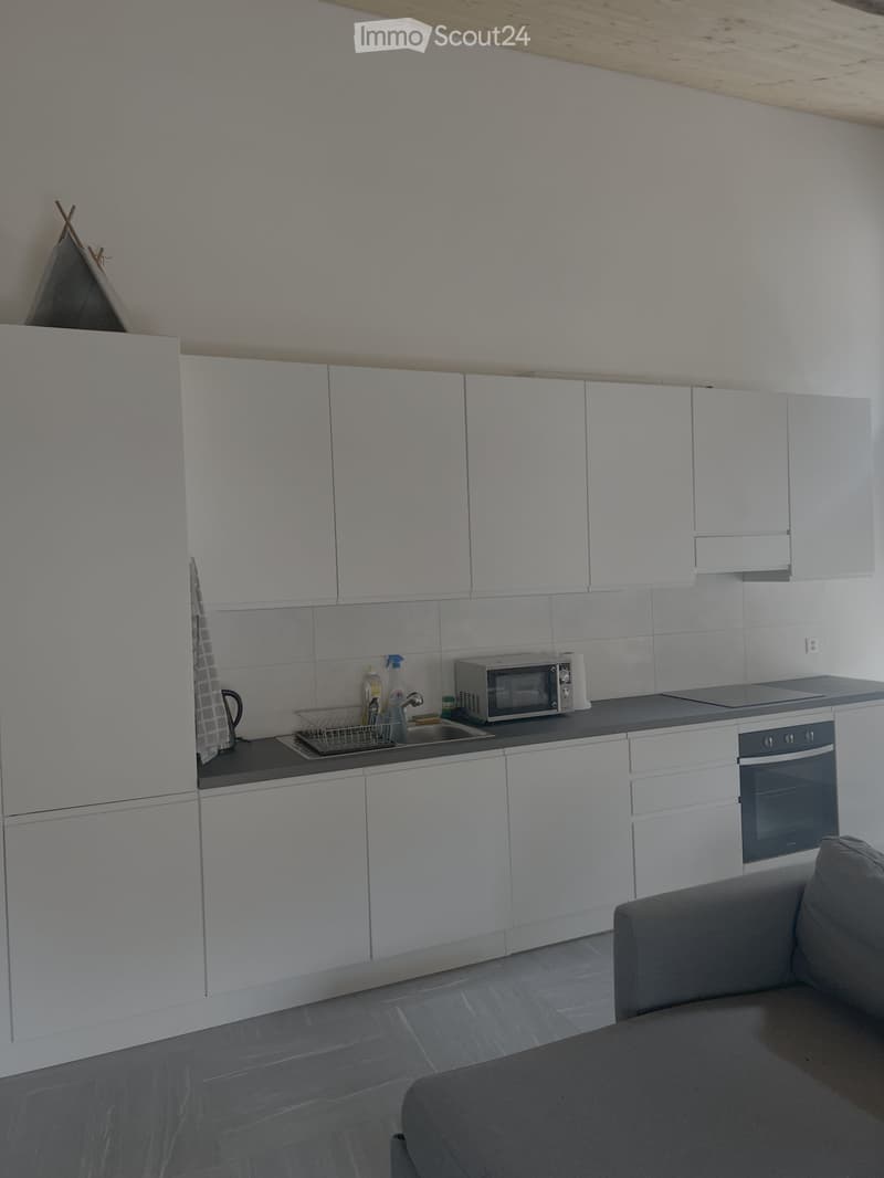 Wohnung mit 2.5 Zimmern und Dachgeschoss (4)