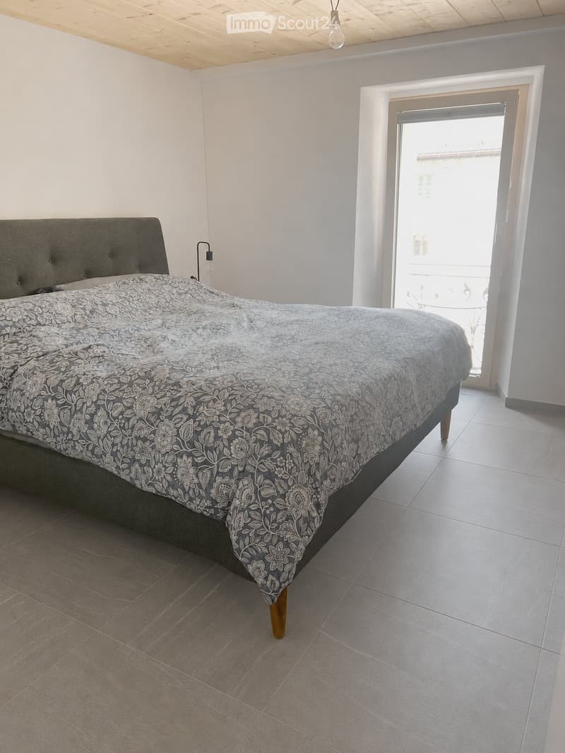 Wohnung mit 2.5 Zimmern und Dachgeschoss (2)